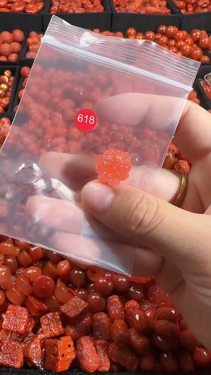 颈饰未镶嵌南红玛瑙1