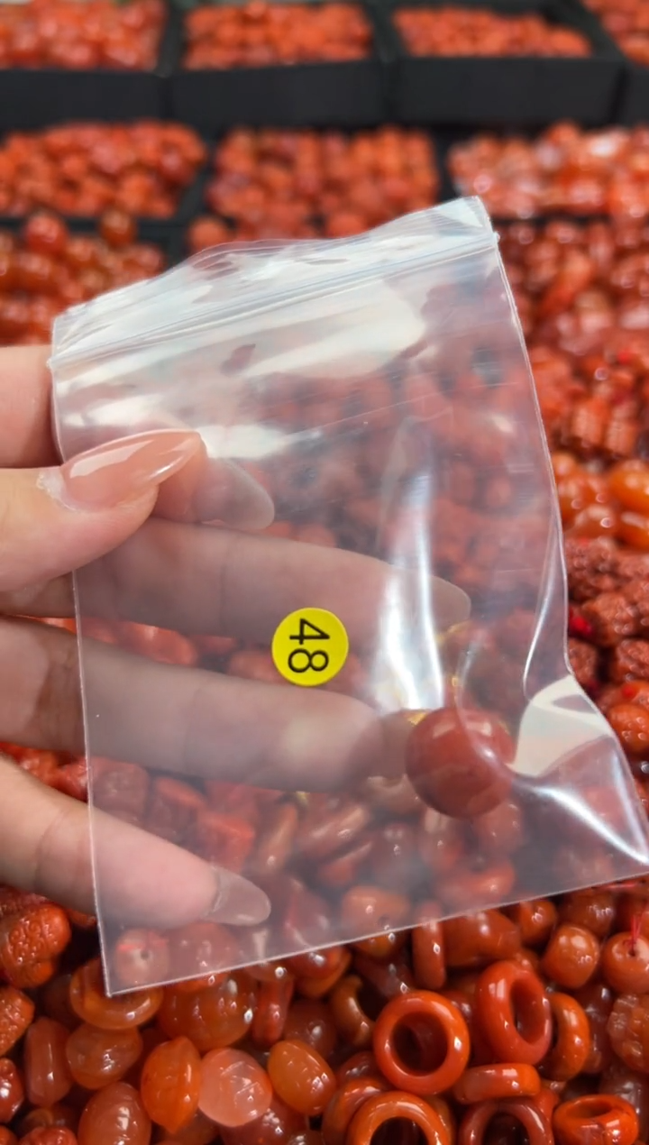 南红玛瑙未镶嵌颈饰猫*虫1