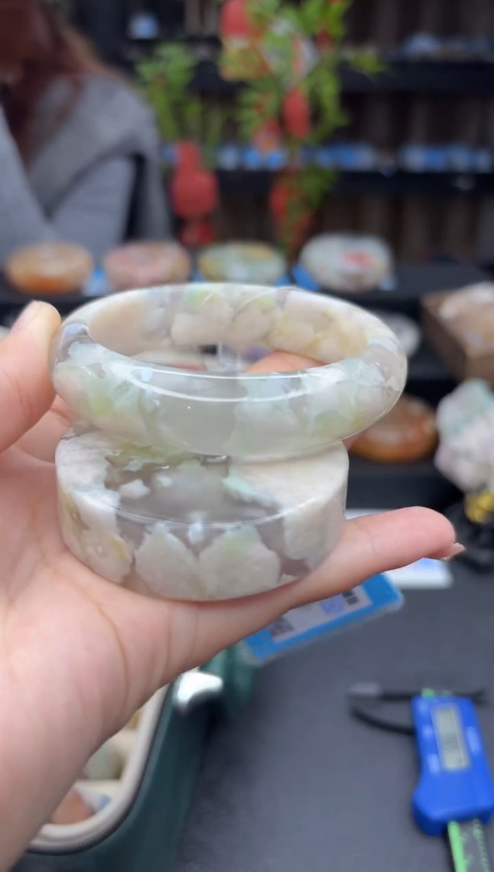 【闪购商品】石英质玉手镯未镶嵌30（58圈赠送镯心）