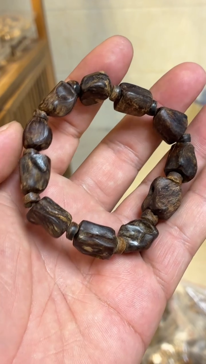 沉香手串 文莱随型单圈沉水留疤多样性发其一