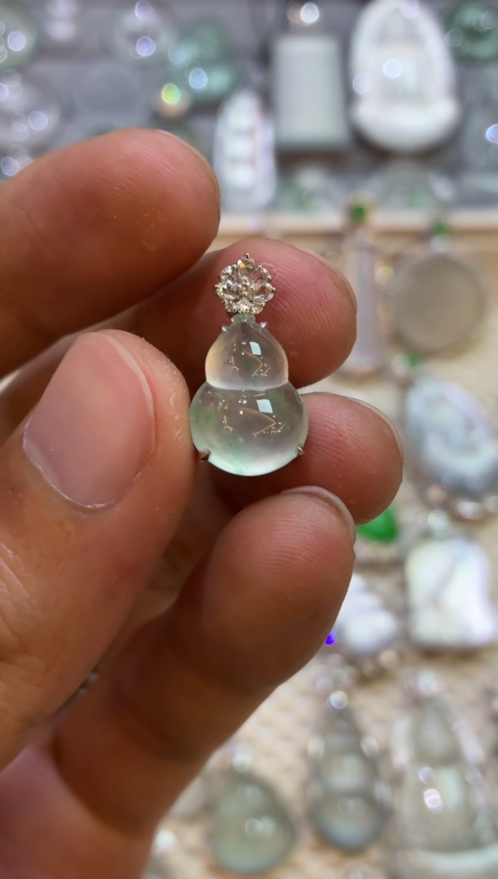 吊坠(不含链)18K金镶嵌翡翠葫芦