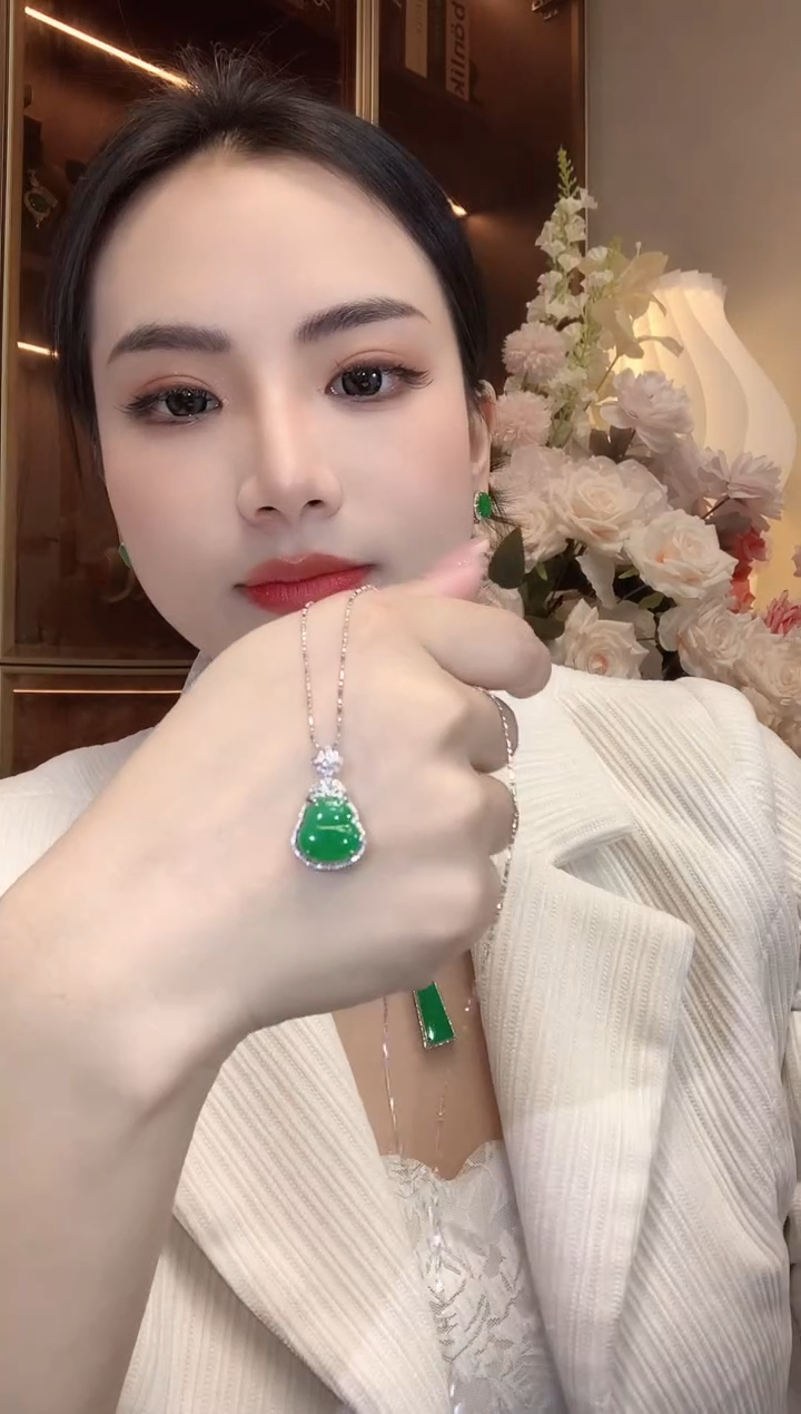 【闪购商品】翡翠吊坠(不含链)18K金镶嵌A13 多样性发货一件