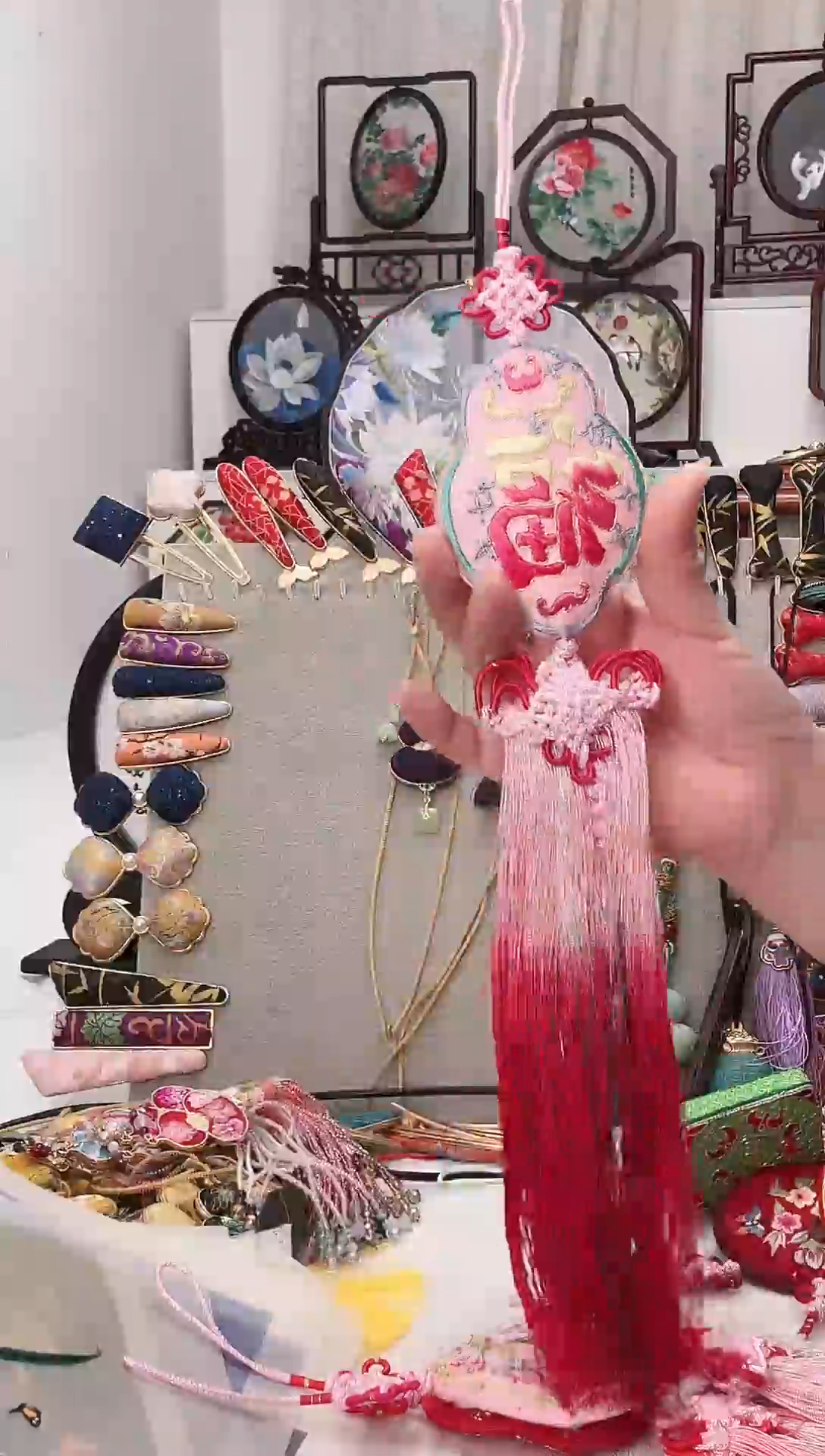 扇子苏绣作品手工团扇