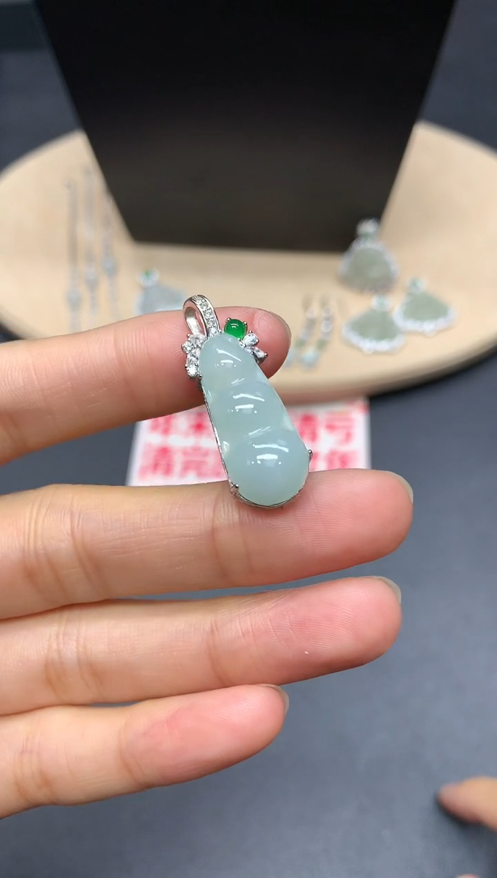 【闪购商品】翡翠吊坠(不含链)银S925镶嵌福豆【多样性发其一】