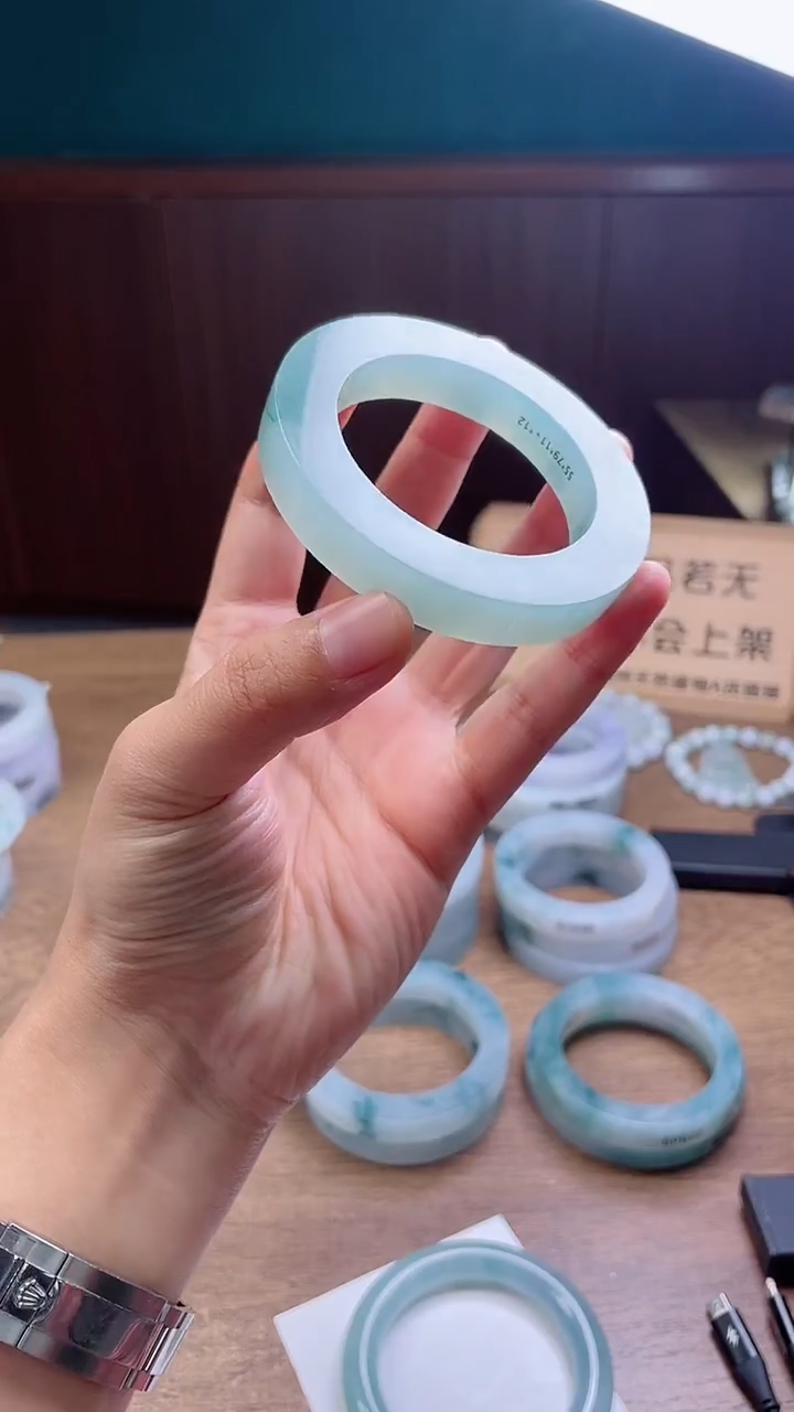 定制翡翠手镯未镶嵌定制
