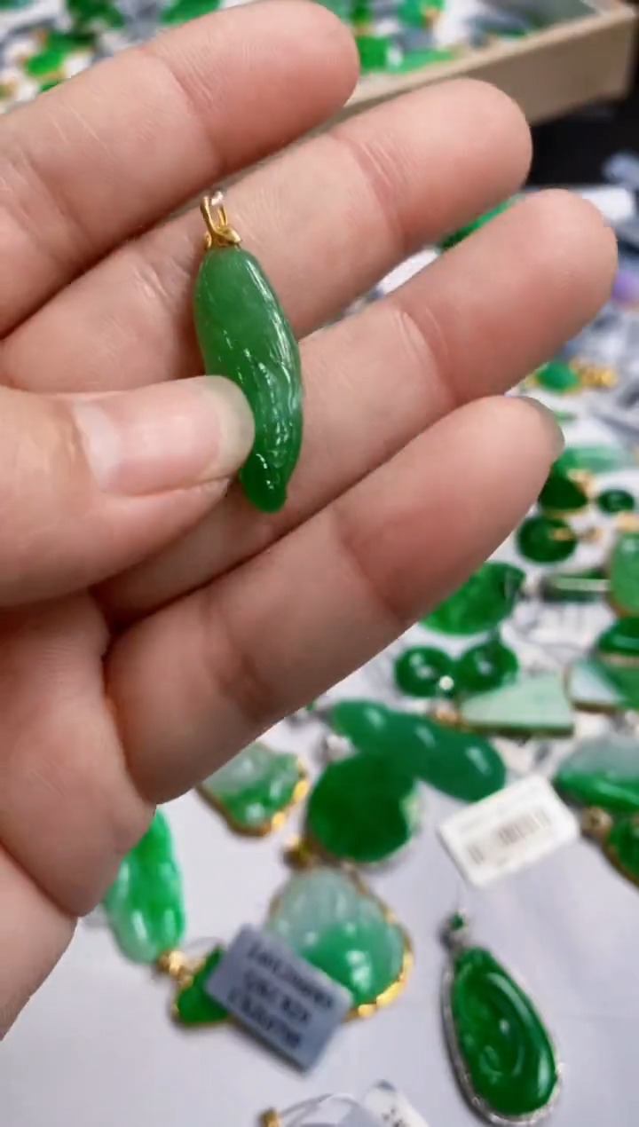 【闪购商品】翡翠颈饰18K金镶嵌吊坠