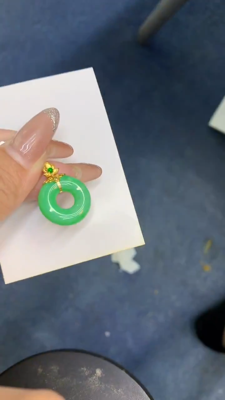 颈饰18K金镶嵌翡翠1