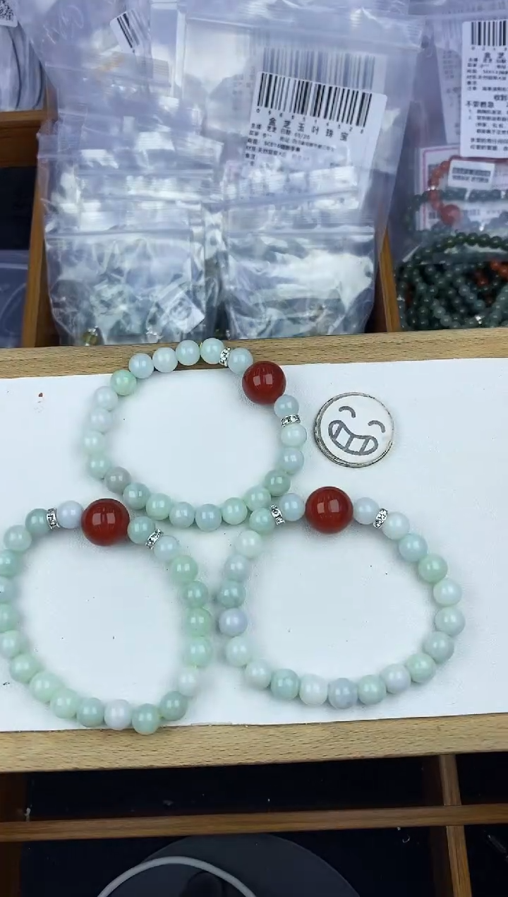 未镶嵌手串翡翠5A146翡翠手串（微裂）+多样性发其一
