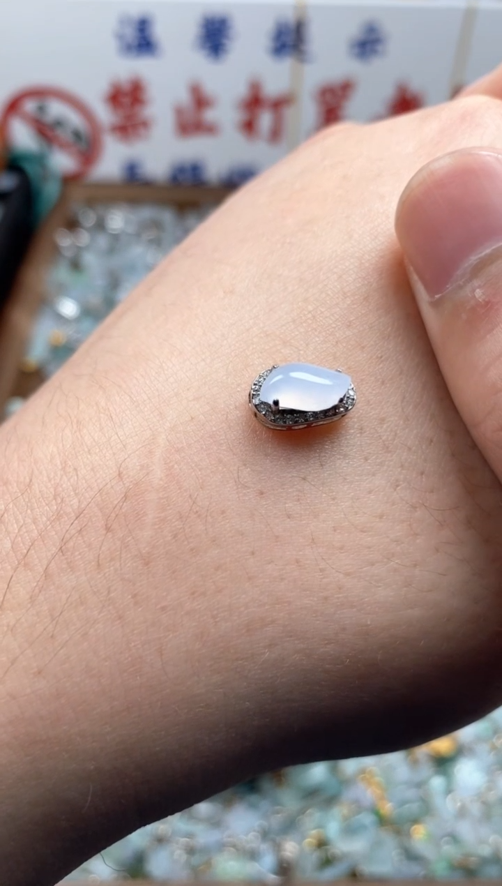 【闪购商品】翡翠颈饰未镶嵌哥哥