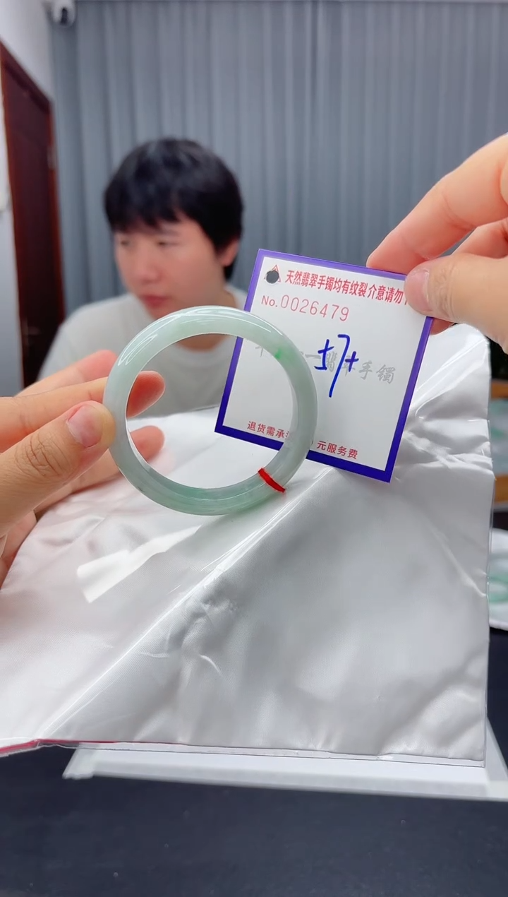 翡翠手镯未镶嵌1