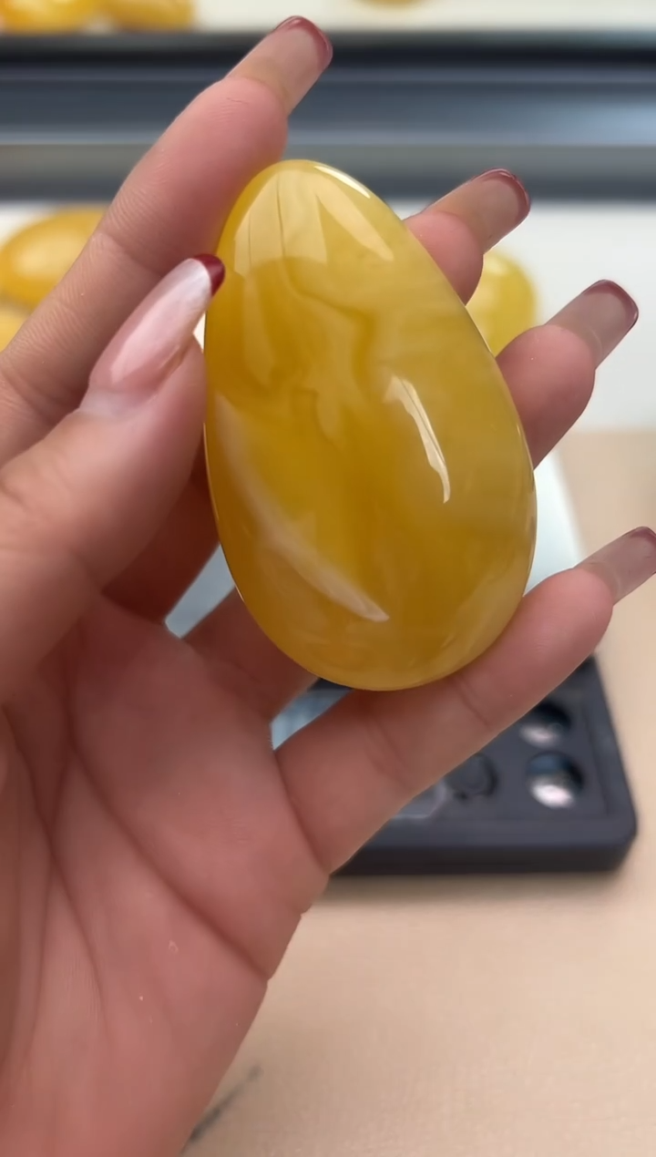 【闪购商品】琥珀裸石未镶嵌蜜蜡吊坠