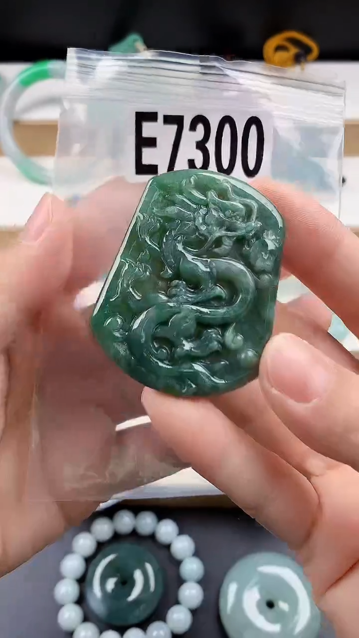 颈饰未镶嵌翡翠天然翡翠吊坠挂件