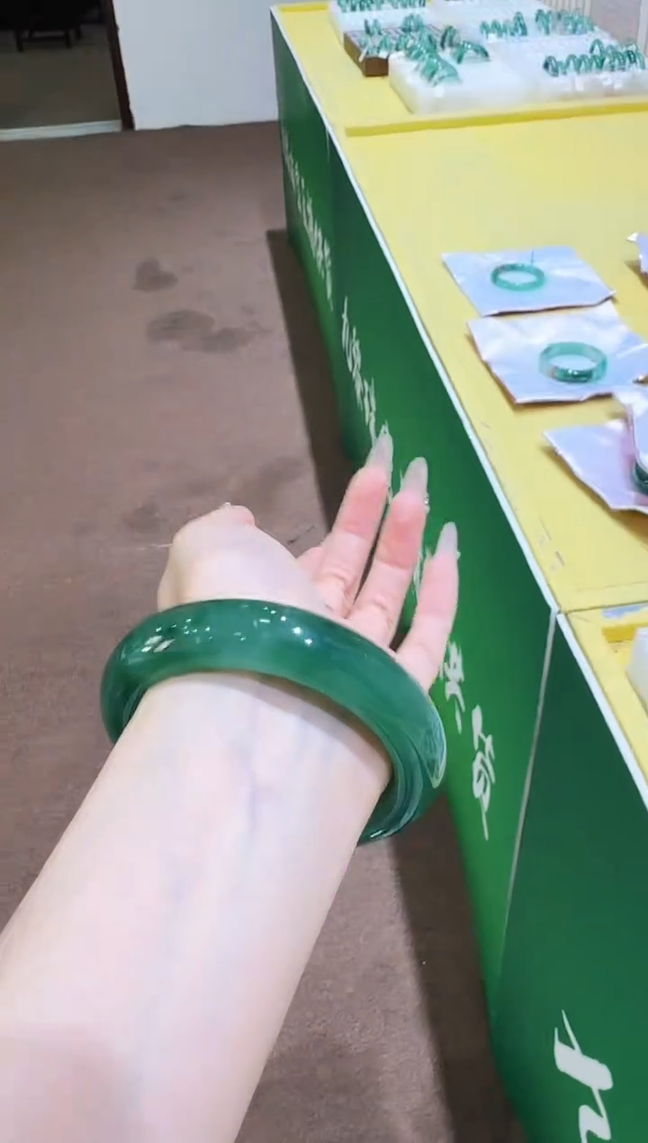 【闪购商品】石英质玉手镯未镶嵌157