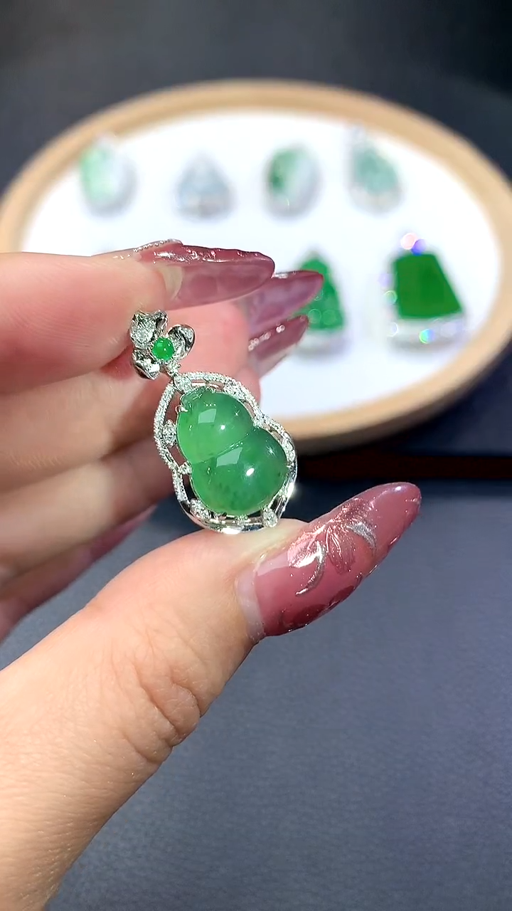 【闪购商品】翡翠吊坠(不含链)18K金镶嵌26-葫芦