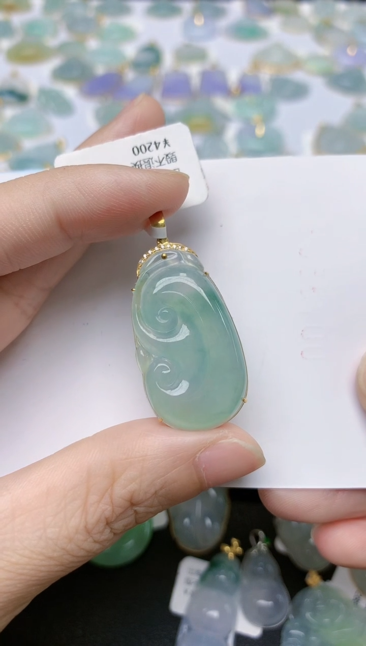 翡翠18K金镶嵌颈饰天然缅甸A货翡翠