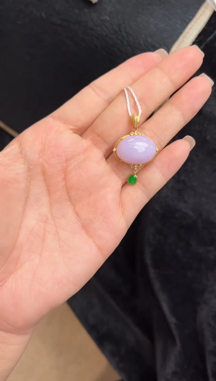 颈饰18K金镶嵌翡翠吊坠