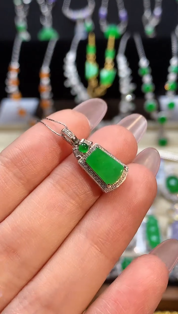 吊坠(不含链)18K金镶嵌翡翠L多样性发其一