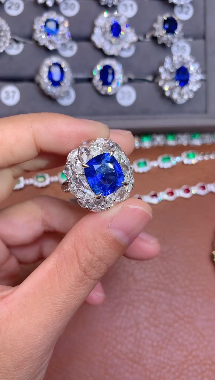 【闪购商品】蓝宝石戒指18K金镶嵌7.55CT