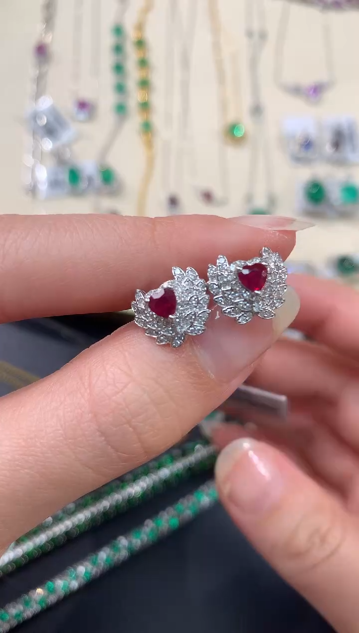 【闪购商品】红宝石耳饰18K金镶嵌A447|6800