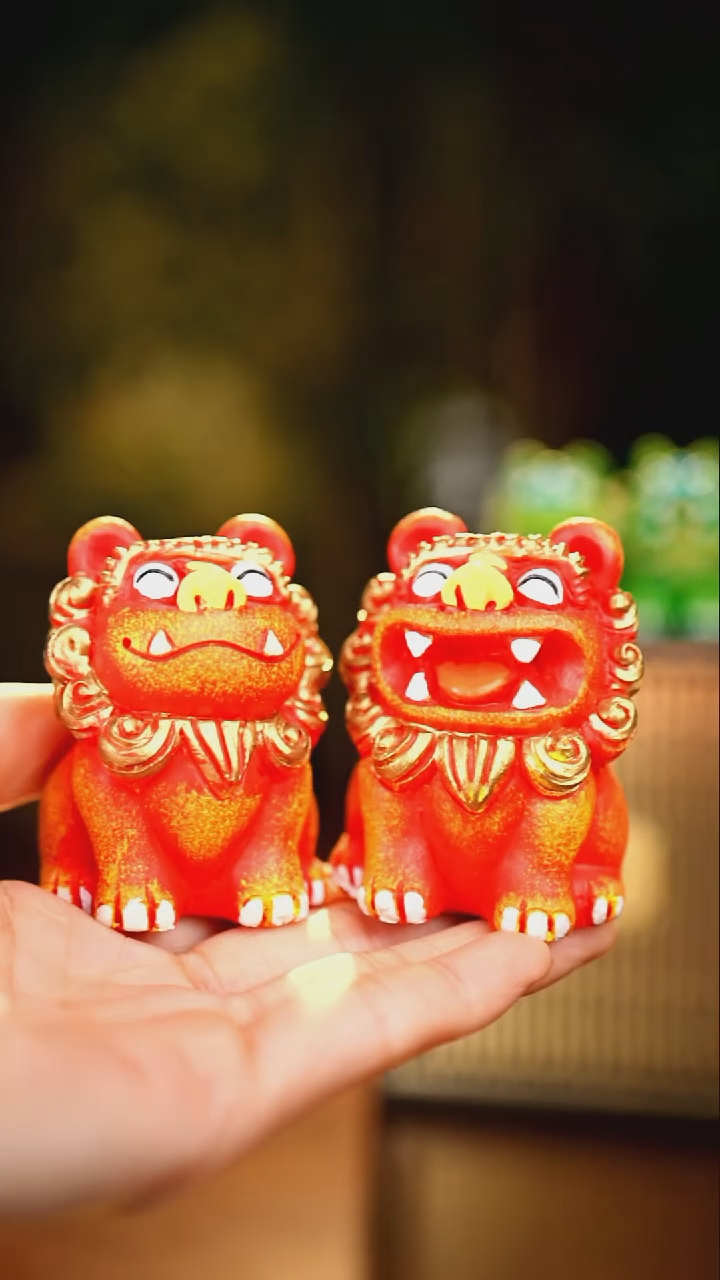 刺绣私人定制苗族手工树脂红色小狮子一对（大）