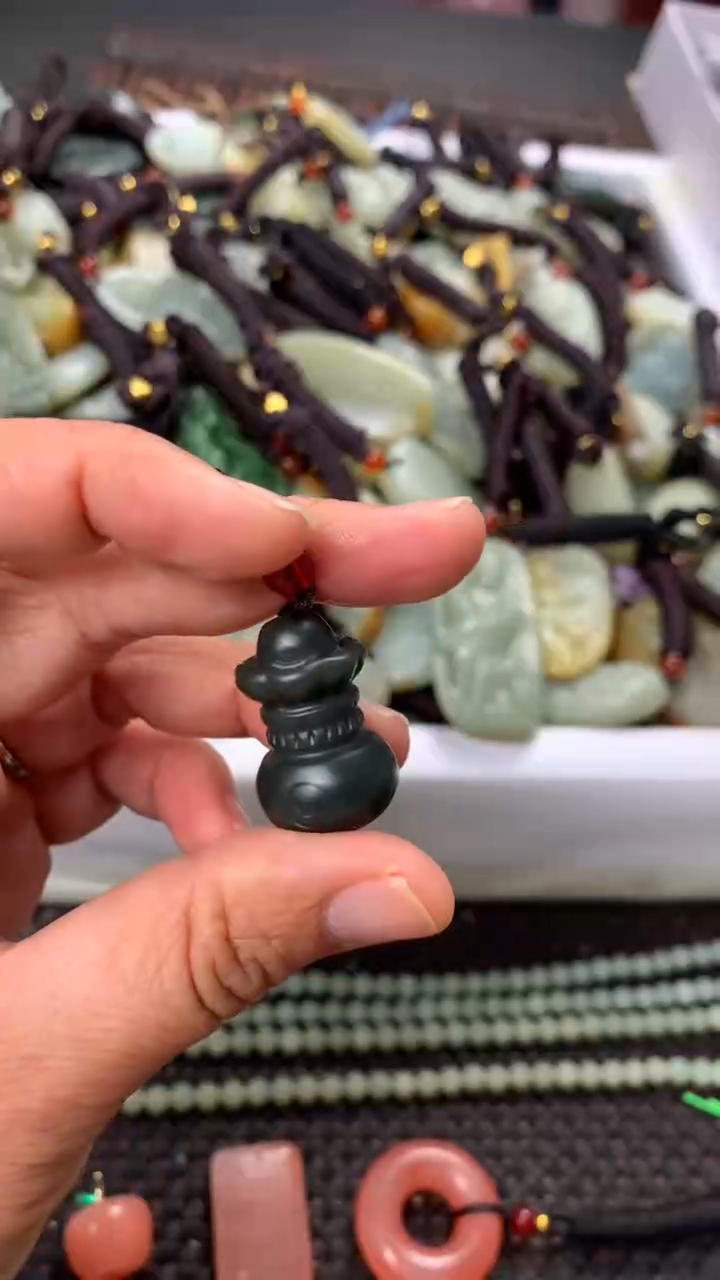 【闪购商品】和田玉颈饰未镶嵌多样性发货没有证书拍一发一有瑕