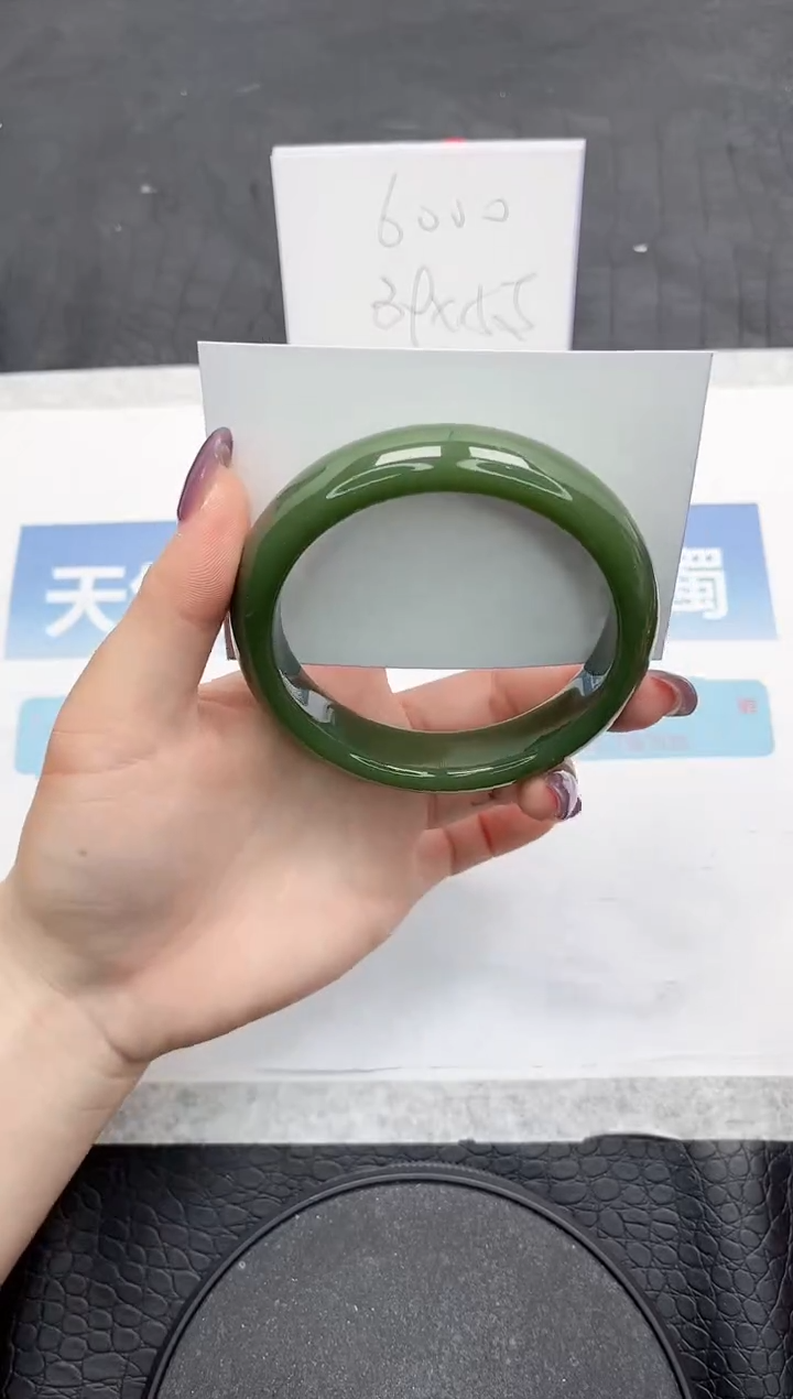 【闪购商品】石英质玉手镯未镶嵌V62-64.2