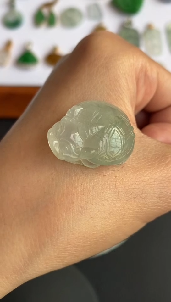 颈饰未镶嵌翡翠龙龟~