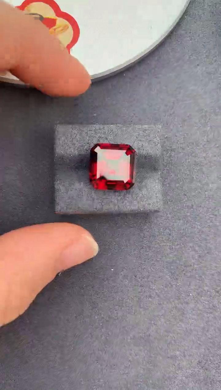 【闪购商品】石榴石裸石未镶嵌11.4ct镁铝榴石