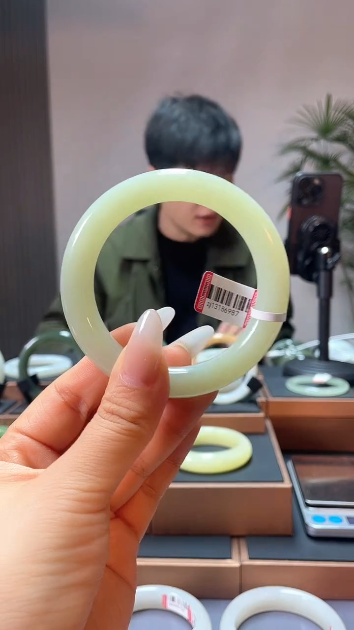 【闪购商品】和田玉手镯未镶嵌59青黄口13186987