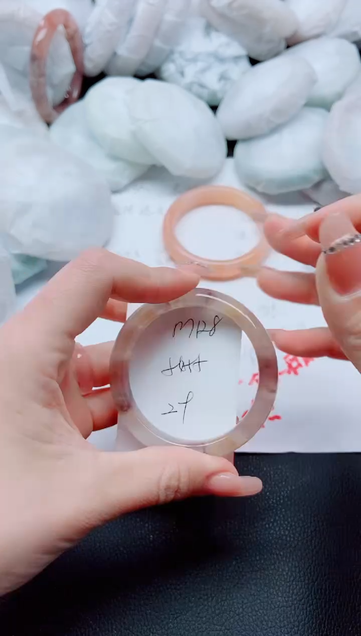 【闪购商品】石英质玉手镯未镶嵌M128-54/55