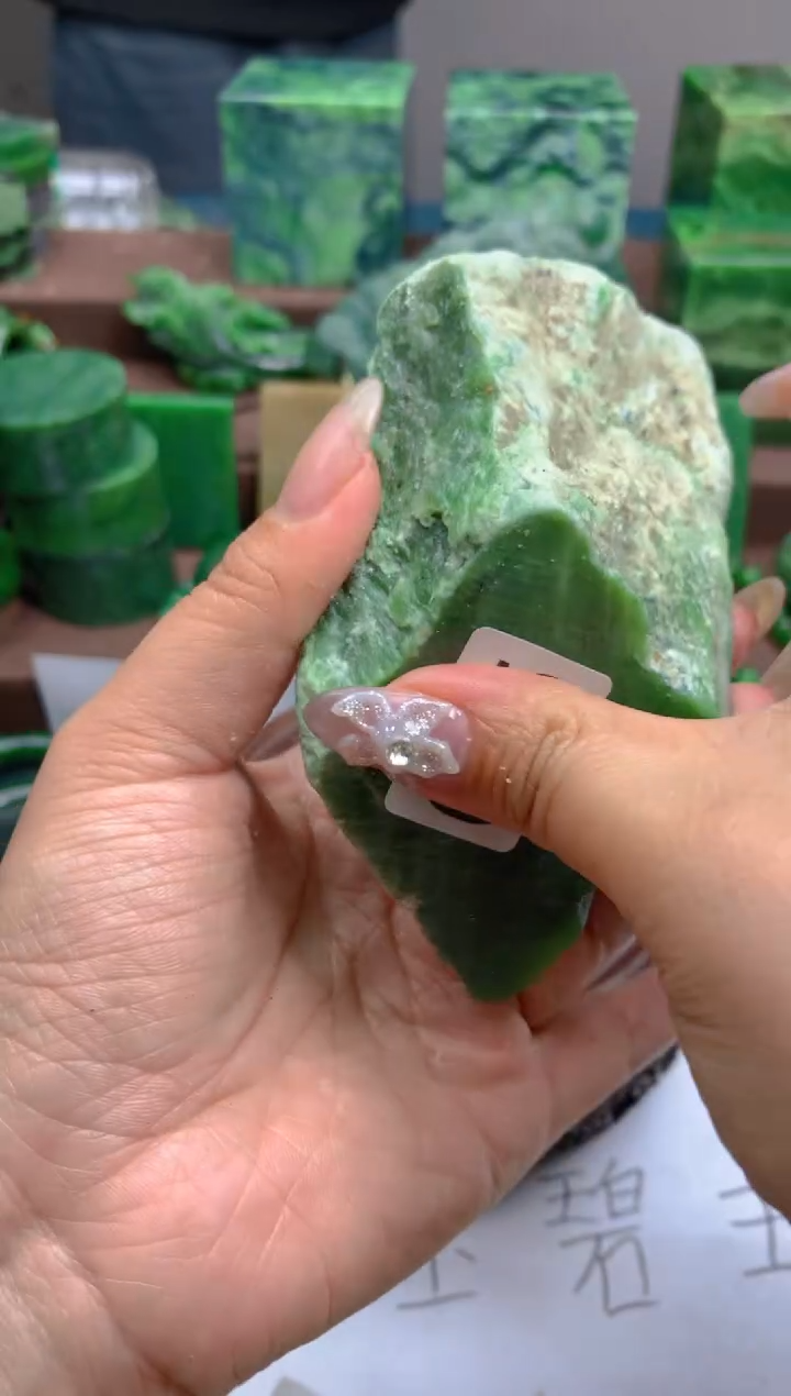 和田玉（碧玉）未镶嵌珠宝半成品55