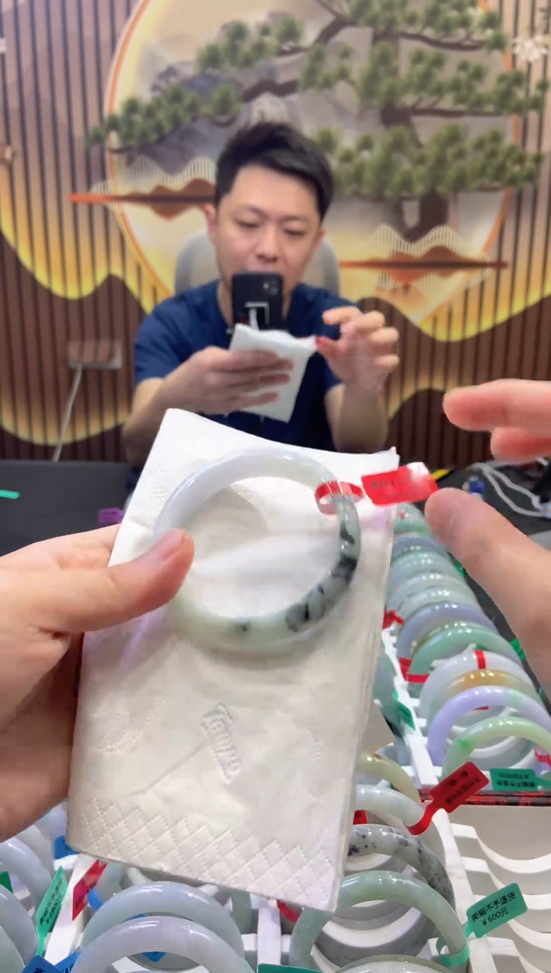 翡翠手镯未镶嵌多人05631