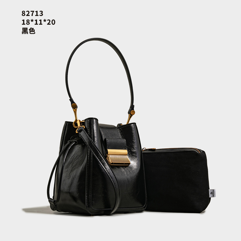 VAZSLVE/原创设计SK-82713-黑色 秋冬新款轻奢小包