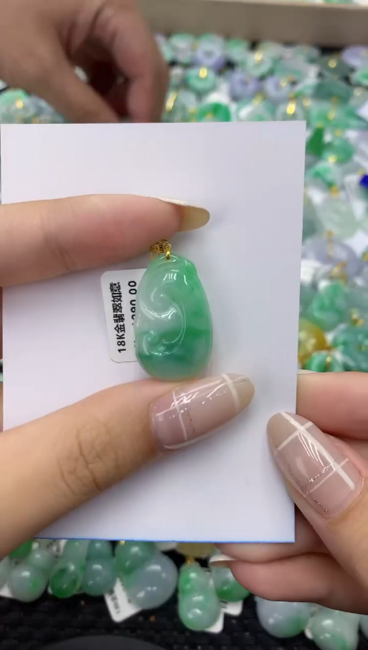 翡翠18K金镶嵌颈饰天然缅甸翡翠A货