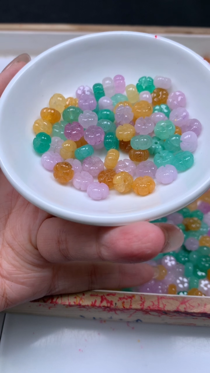 未镶嵌散珠石英质玉M372三 彩 色小花5*8mm10个6.8元