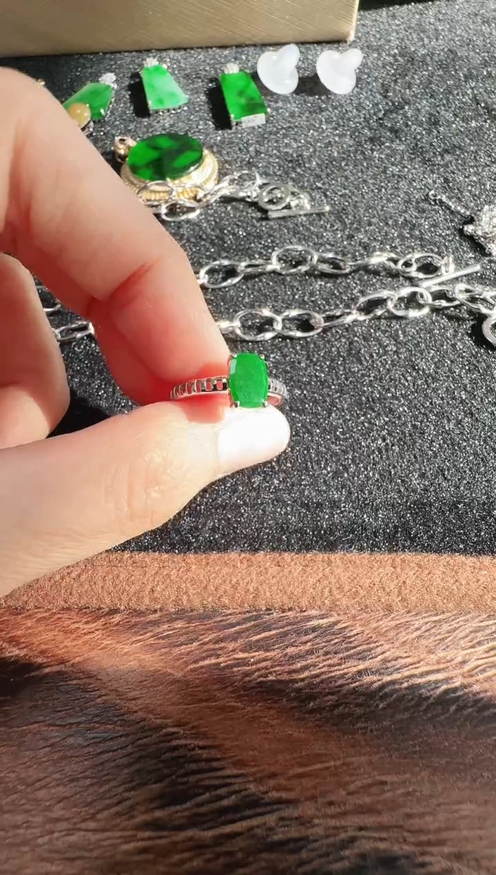 18K金镶嵌戒指翡翠00001900