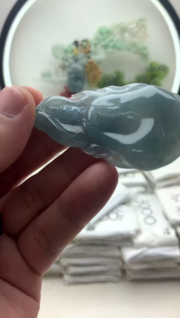 颈饰未镶嵌翡翠素衣观音