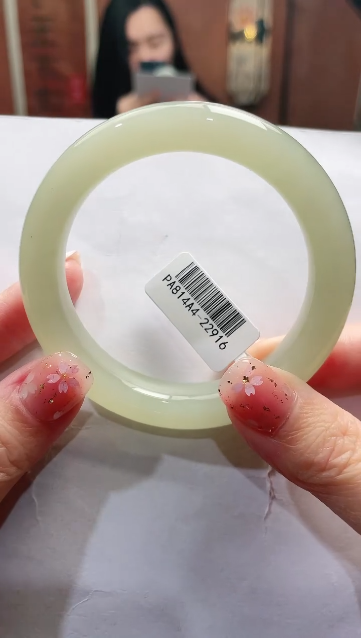 【闪购商品】和田玉手镯未镶嵌56