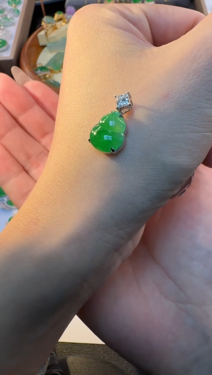 【闪购商品】翡翠颈饰18K金镶嵌缅甸翡翠A货吊坠