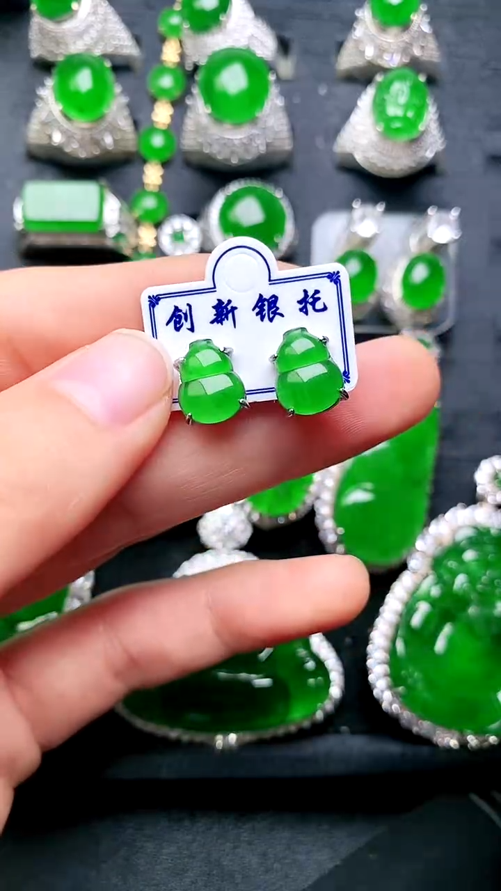 【闪购商品】翡翠耳钉未镶嵌葫芦耳钉