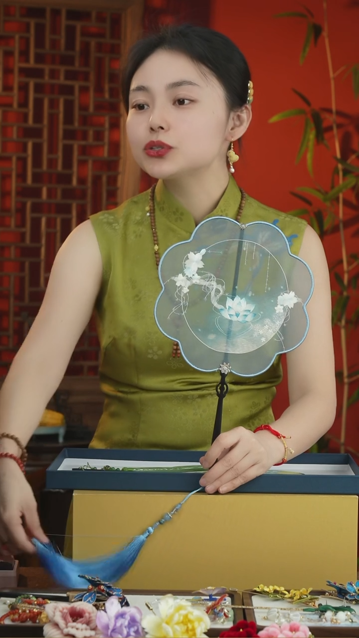 刺绣非遗苏绣团扇