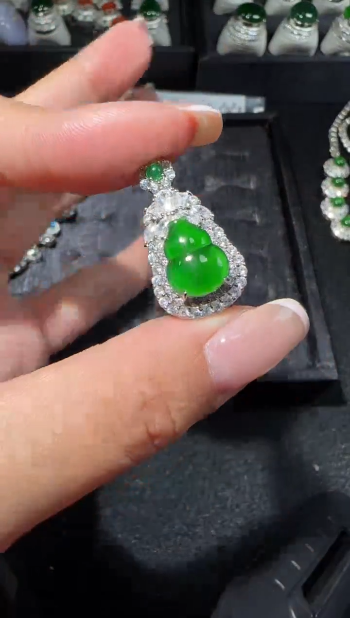 【闪购商品】翡翠吊坠(赠链)未镶嵌2610多样性发货拍一发一