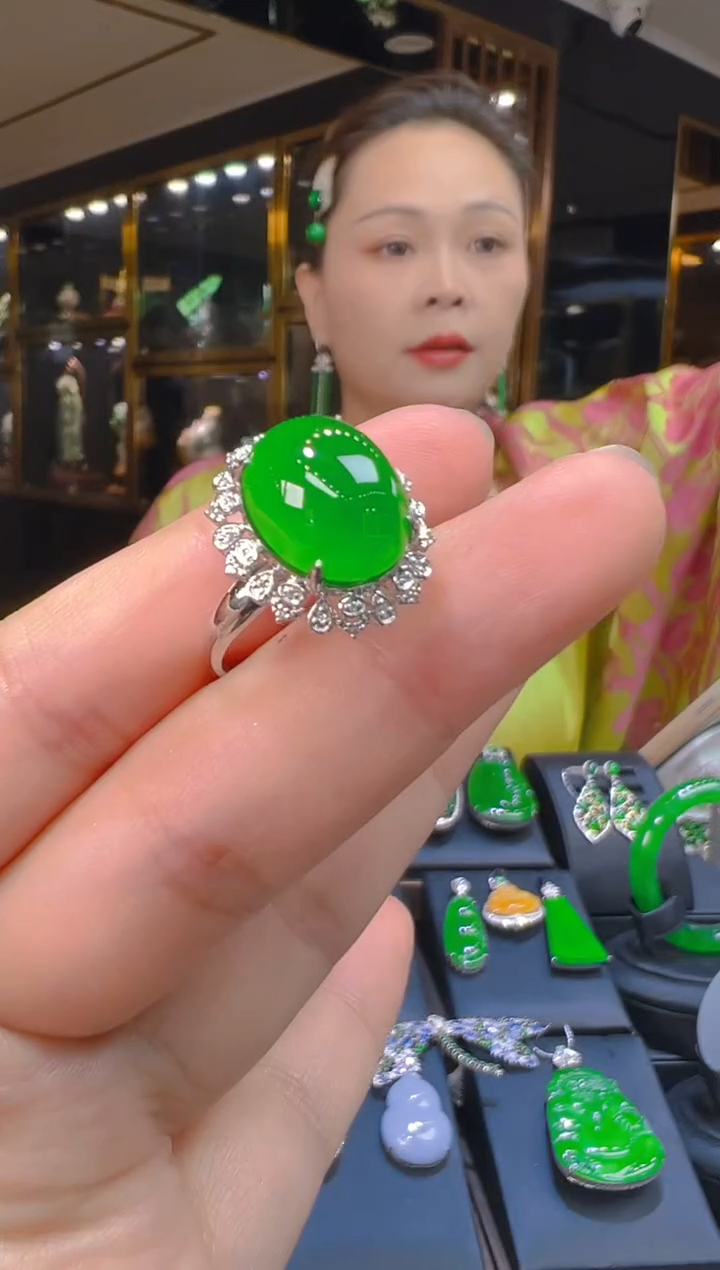18K金镶嵌戒指翡翠067   