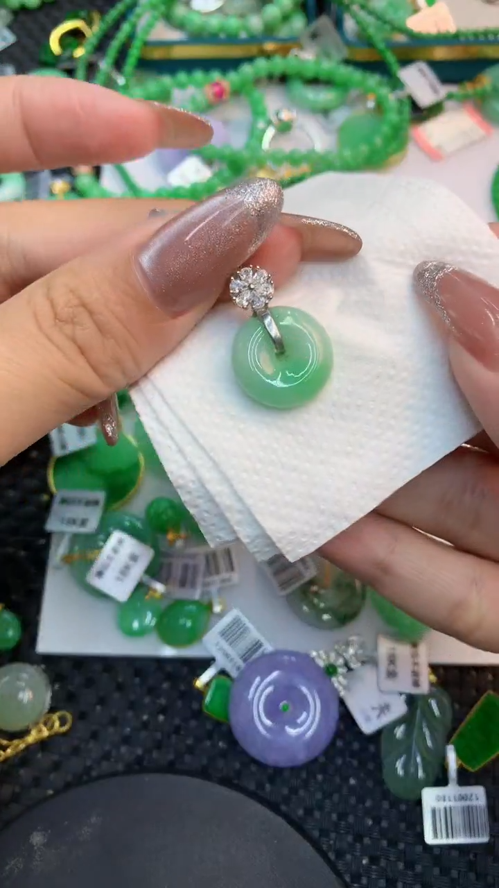 颈饰未镶嵌翡翠1