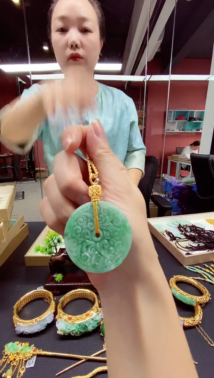 翡翠未镶嵌颈饰翡翠吊坠