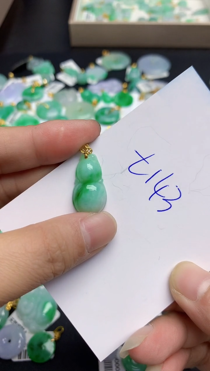 翡翠18K金镶嵌颈饰11111111
