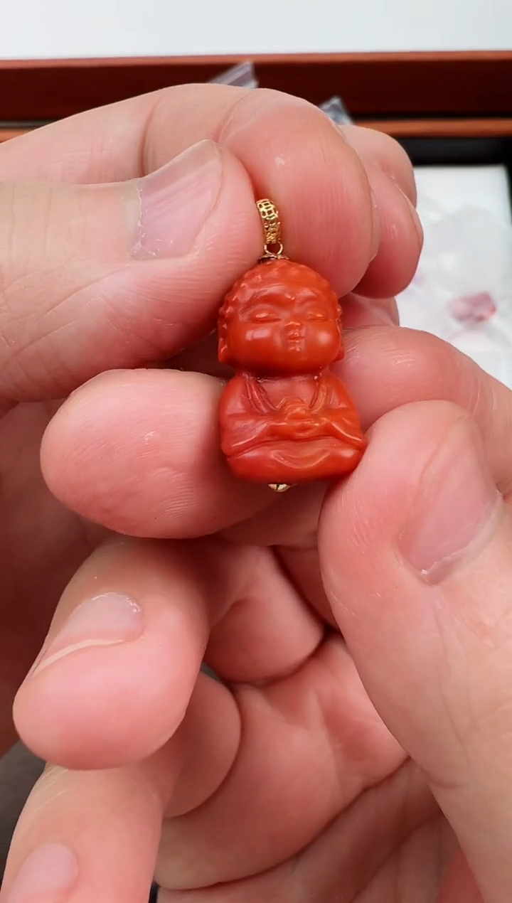 【闪购商品】南红玛瑙吊坠18K金镶嵌宝宝佛一尊