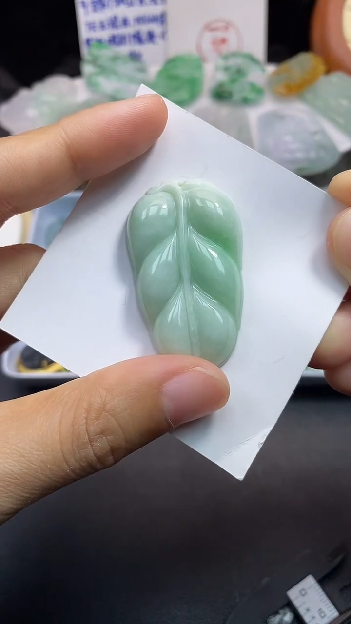 颈饰未镶嵌翡翠吊坠