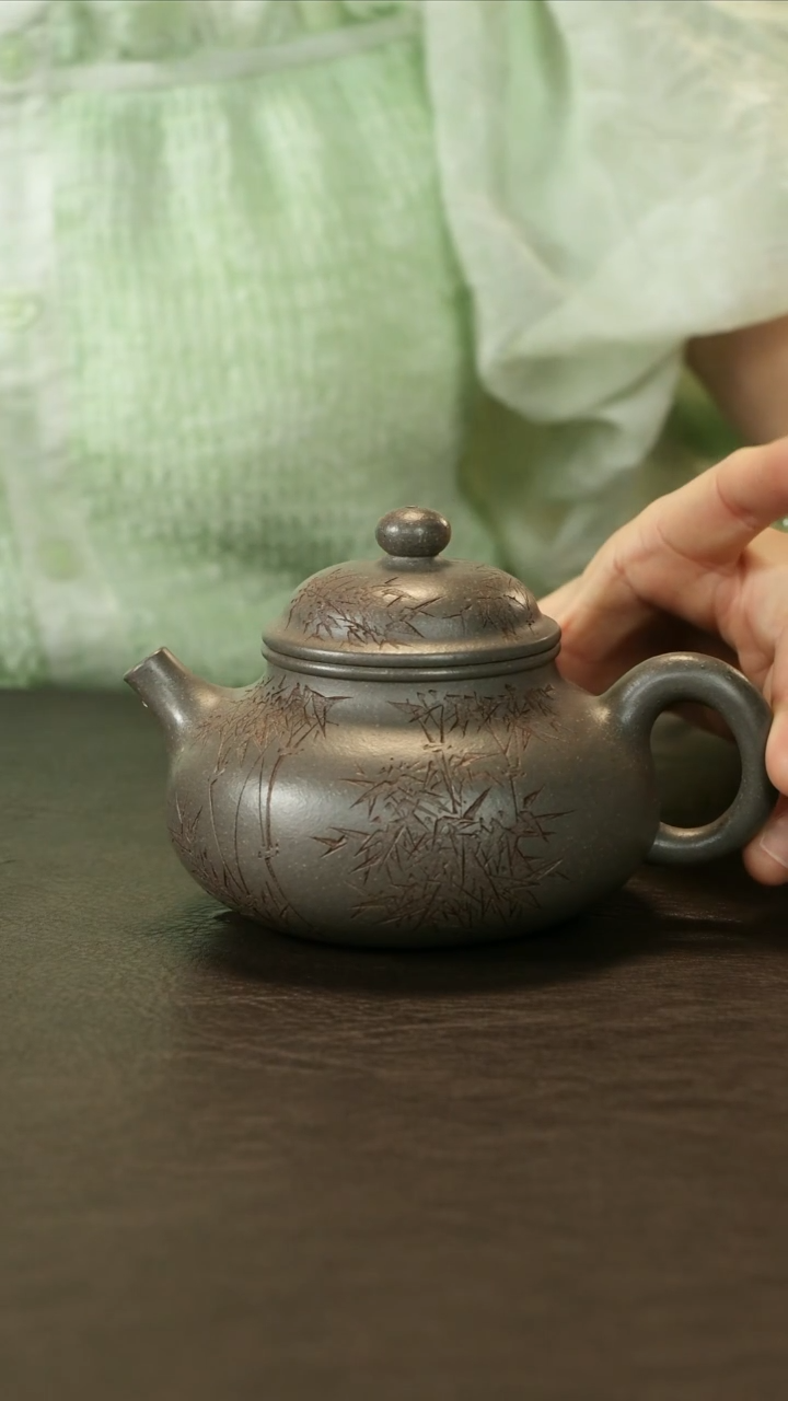 茶壶紫砂李建军  容天  金砂灰  刻竹  240CC