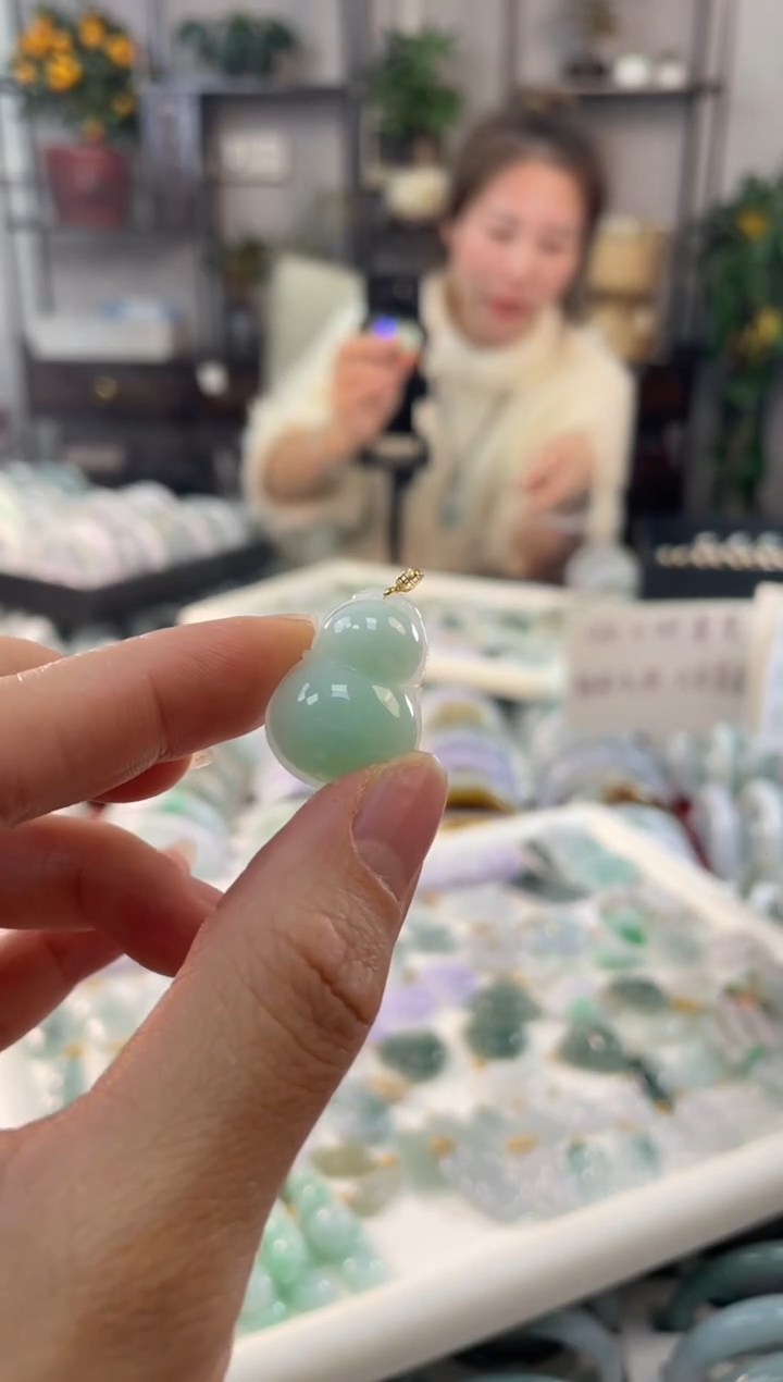 【闪购商品】翡翠吊坠(赠链)18K金镶嵌多样性发货 发一件